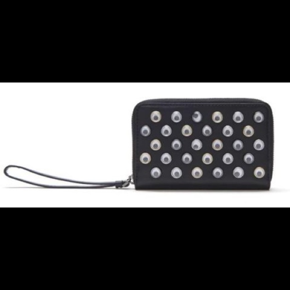 ISO looking to find this wristlet / wallet to buy